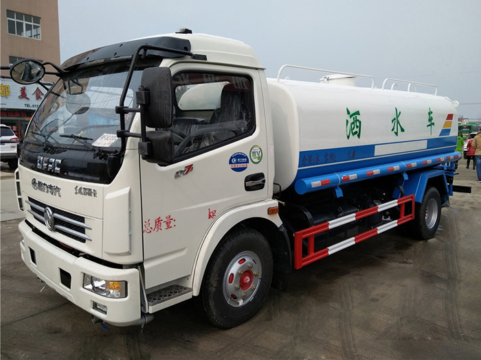 東風(fēng)多利卡（8方）灑水車(chē)