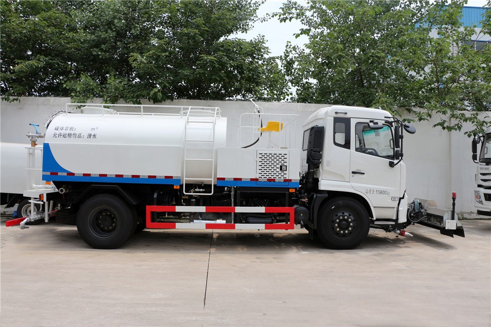 東風(fēng)天錦清洗車